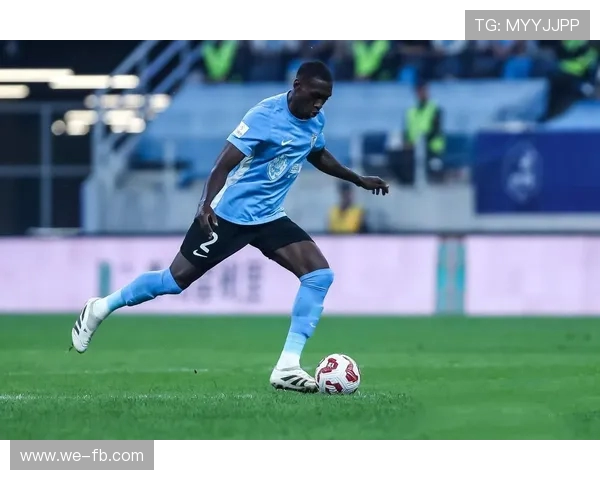 中超联赛焦点对决：豪门球队碰撞，冠军之争再掀波澜